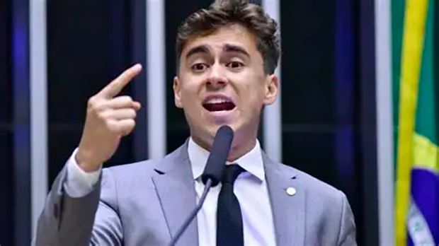 Nikolas reage após Moraes questionar uso de celular junto a Bolsonaro