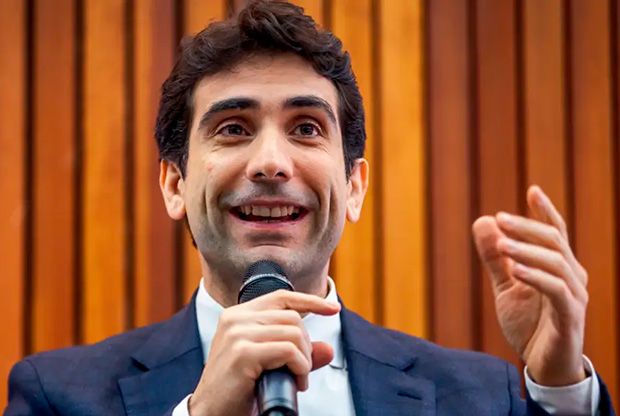 “O BC não pode brigar com os dados”, diz Galípolo sobre juros altos