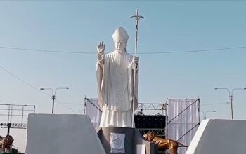Peru inaugura estátua em homenagem ao papa Leão XIV em nova rota turística