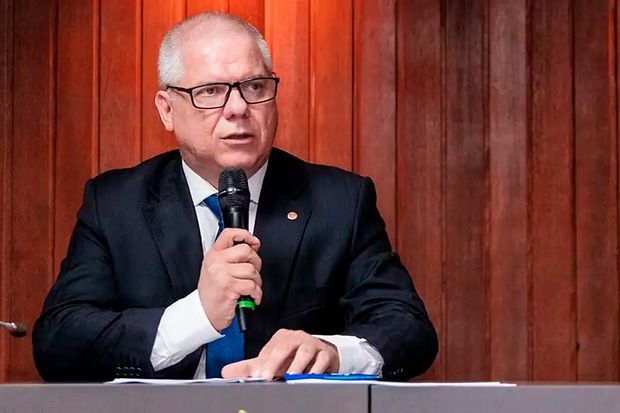 PF prende ex-presidente do INSS e faz buscas contra ex-ministro de Bolsonaro