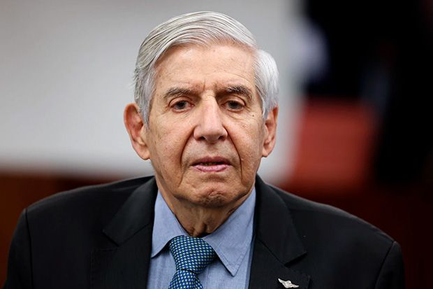 PGR apoia prisão domiciliar para general Heleno por conta de seu quadro de saúde