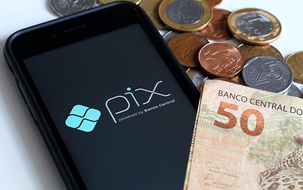 Pix completa cinco anos perto de movimentar R$ 30 trilhões por ano