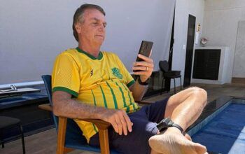 PL corta salário de Bolsonaro e o afasta do partido