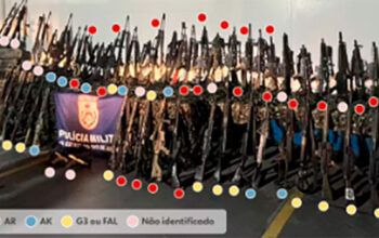 Polícia apreendeu fuzis de 7 modelos diferentes, entre eles AK, AR e FAL