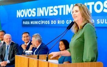 Prefeita de direita do RS agradece Lula por apoio após enchentes e se emociona