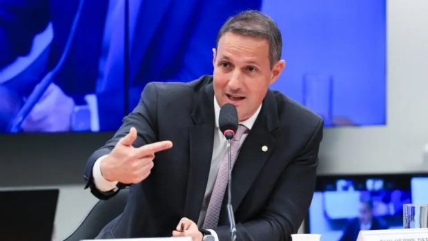 “Presente de Natal às facções”, diz Ministério da Justiça sobre proposta de Derrite