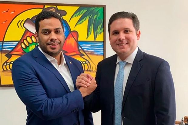 Ministro do TCU que poupou Hugo Motta tinha esposa como fantasma na Câmara