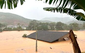 Chuvas alagam centenas de casas e afetam ao menos 32 cidades em SC