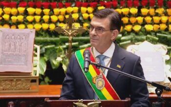 Rodrigo Paz toma posse como presidente da Bolívia