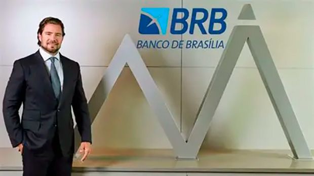 Solto pela Justiça Federal, Daniel Vorcaro vai usar tornozeleira e entregar o passaporte