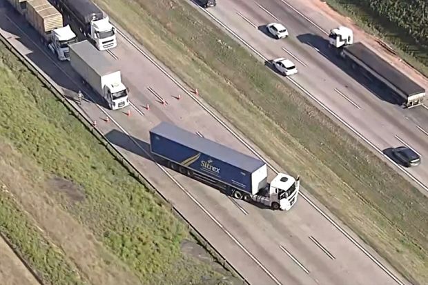 Suspeitos fugiram após amarrar e obrigar motorista a bloquear Rodoanel