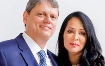 Tarcísio cria 45 novos cargos comissionados para sua esposa comandar