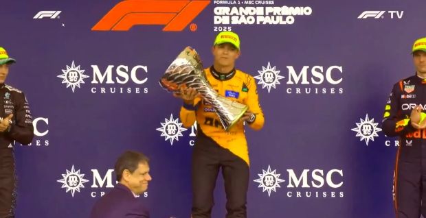 Tarcísio é vaiado ao entregar troféu no GP de São Paulo ao vencedor Lando Norris