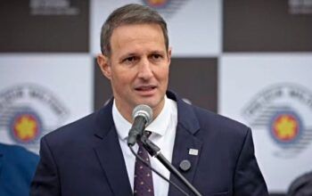 Terceira versão do texto de Derrite veta auxílio a dependentes de presos