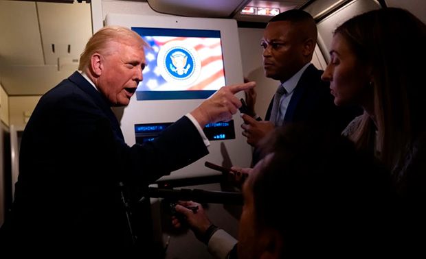 Trump ataca repórter que questionou sua inocência no escândalo sexual de Jeffrey Epstein: “Porca”