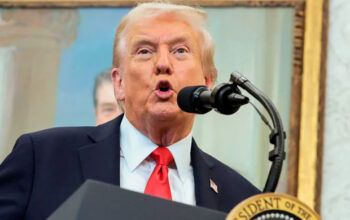 Trump chama caso Epstein de farsa e acusa democratas