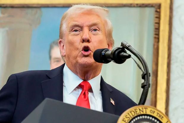 Trump chama caso Epstein de farsa e acusa democratas