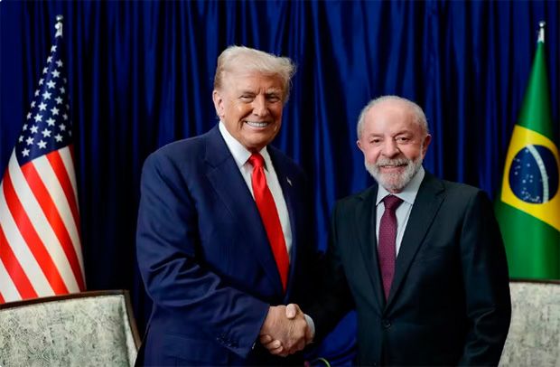 Trump cita conversa com Lula e 'progresso' nas negociações ao retirar tarifas de 40% de alguns produtos brasileiros