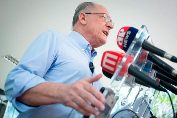 Alckmin diz que não tem sentido o Brasil ter 2ª maior taxa de juro do mundo