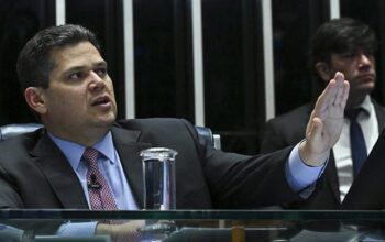 Alcolumbre cancela sabatina de Messias para o STF