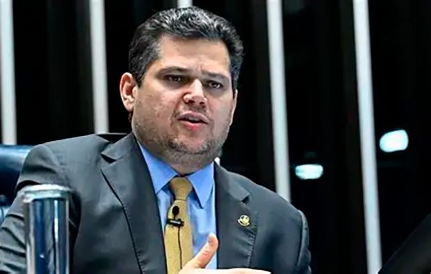 Alcolumbre diz que Gilmar “usurpa” competência do Legislativo