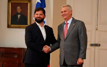 Após telefonema, Boric recebe Kast e inicia transição no Chile