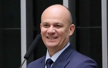 Bancada bolsonaristas interrompem recesso em busca de impeachment de Moraes