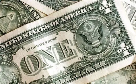 Bolsa despenca e dólar sobe com possível candidatura de Flávio