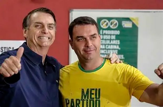 Bolsonaro decide que seu filho Flávio Bolsonaro  será seu candidato à Presidência nas eleições de 2026