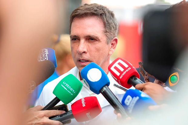 Bolsonaro está deprimido, ansioso e tem crise de soluço, relata médico