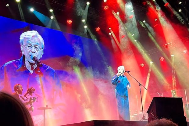 “Sem anistia - ”Caetano Veloso faz discurso sobre o Brasil durante seu show no Centro de Convenções Ulysses Guimarães