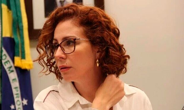 Câmara não não alcançando maioria absoluta e mantém mandato de Carla Zambelli