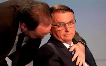 Carlos diz que Bolsonaro tem “boa evolução”, mas que os “soluços voltaram”