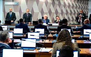 CCJ do Senado aprova PEC que acaba com a escala de trabalho 6×1; proposta deverá ser analisada pelo plenário