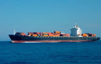 China arma navios mercantes contra piratas dos EUA