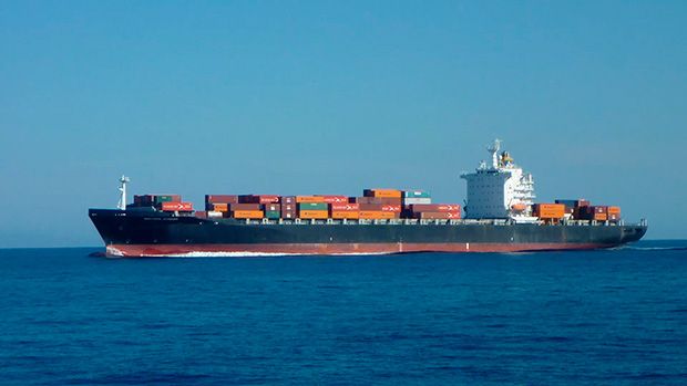 China arma navios mercantes contra piratas dos EUA