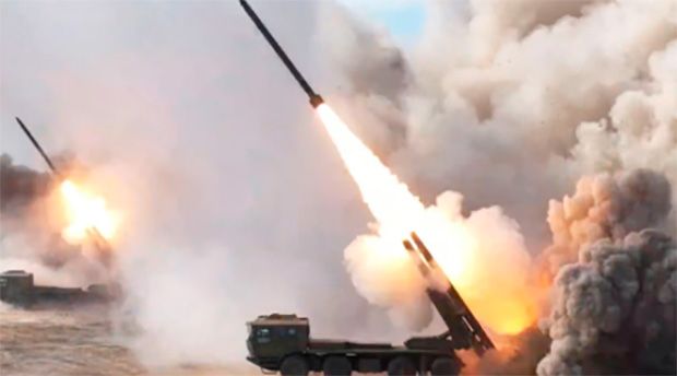 China intensifica exercícios e lança foguetes ao redor de Taiwan