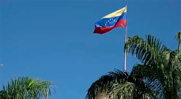 Colômbia desafia EUA e diz que espaço aéreo na Venezuela segue aberto