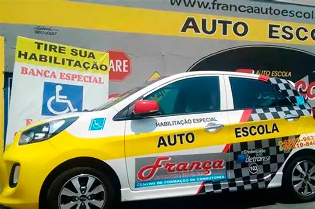 Contran aprova fim de aulas obrigatórias em autoescolas para tirar CNH