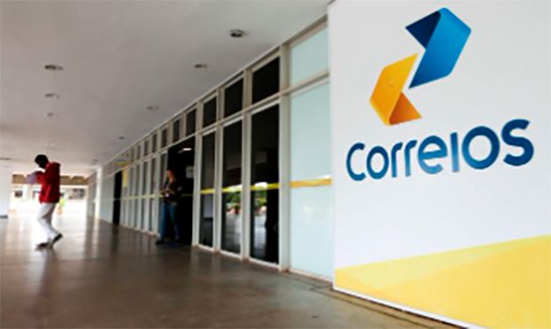 Correios admitem risco de não pagar 13º após reunião no TST