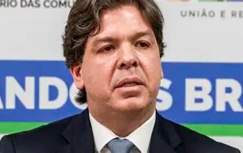 Correios pagará 13º aos funcionários, afirma ministro das Comunicações