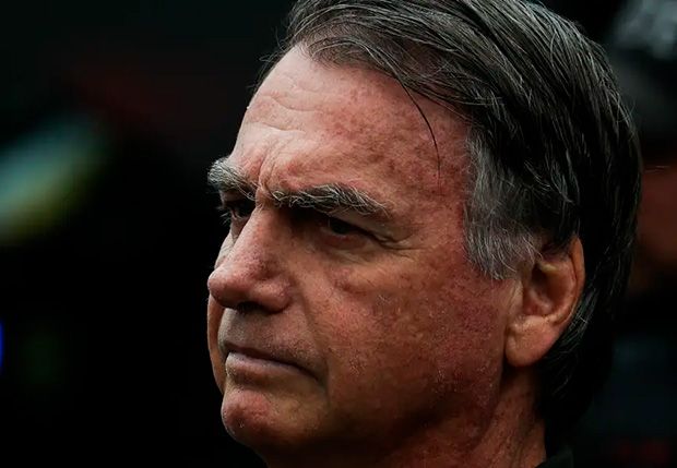Defesa de Bolsonaro pede a Moraes autorização para cirurgia urgente