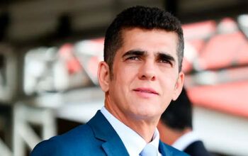 Deputado Antônio Doido é alvo de operação da PF e joga celulares pela janela