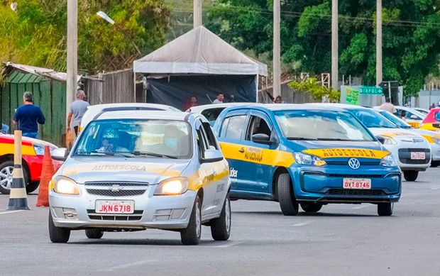 Deputados bolsonaristas liderados pelo Coronel Meira tentam reverter fim da obrigatoriedade de autoescolas