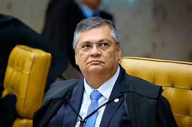 Dino impõe transparência ao uso de emendas para pagar pessoal da saúde