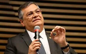 Dino segue Moraes e vota para condenar 5 dos 7 PMs do 8/1