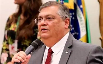 Dino suspende trecho de PL que libera emendas do orçamento secreto