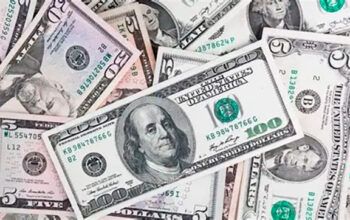 Dólar recua e Bolsa retoma 160 mil pontos com IPCA-15 e PIB dos EUA