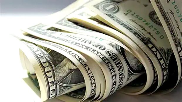 Dólar registra forte queda com diferença de juros entre Brasil e EUA. Bolsa subiu