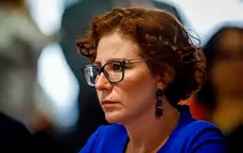 Gabinete de Zambelli ganhou 4 assessores durante prisão na Itália